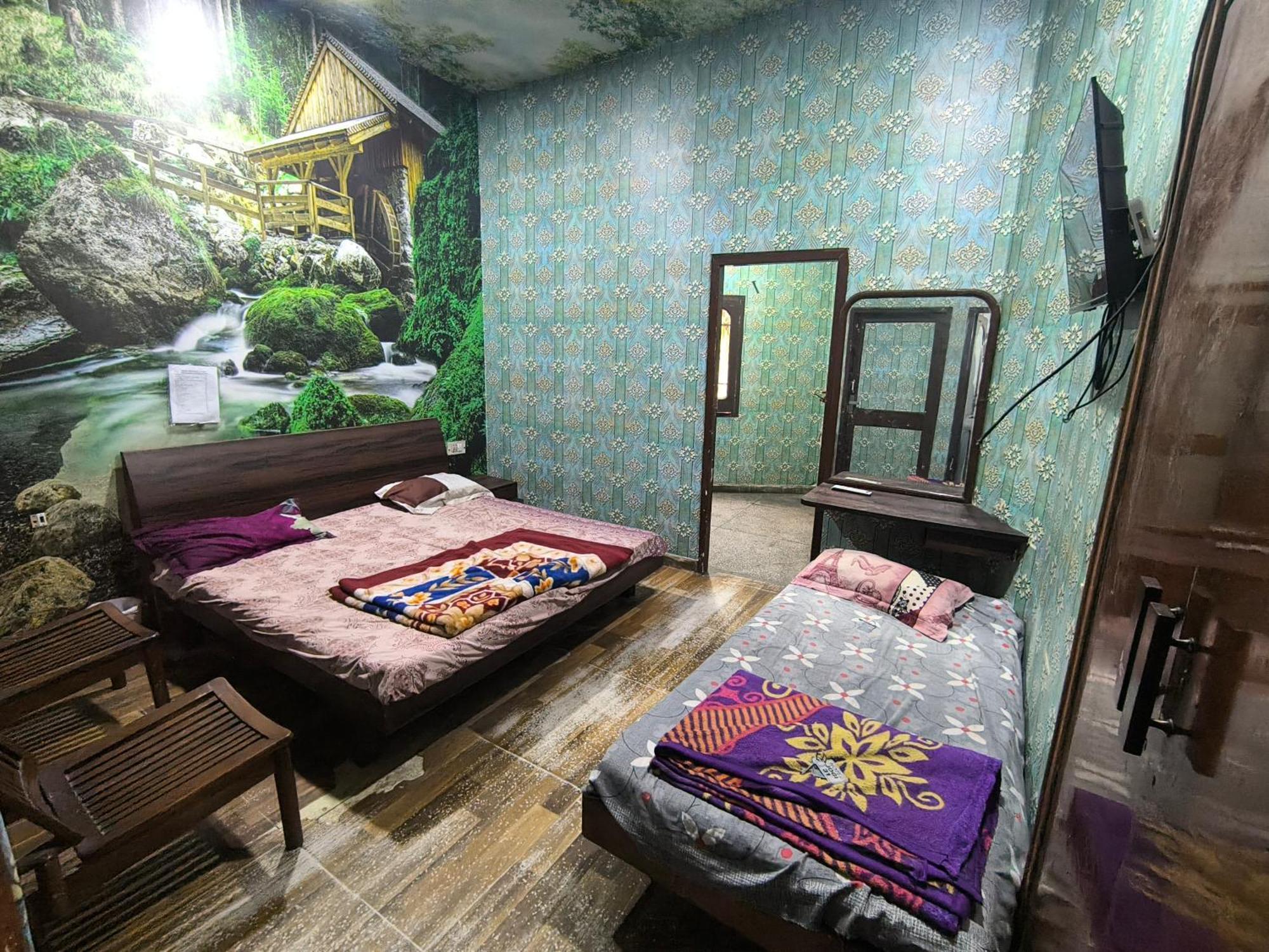 Hotel Jogi Guest House Welcome All Families, Friends, Groups, Couples, Singles Fully Airconditioner, Attach Washrooms, Lift, Wifi, 24 Hours Room Service, Power Backup อัมริตสา ภายนอก รูปภาพ