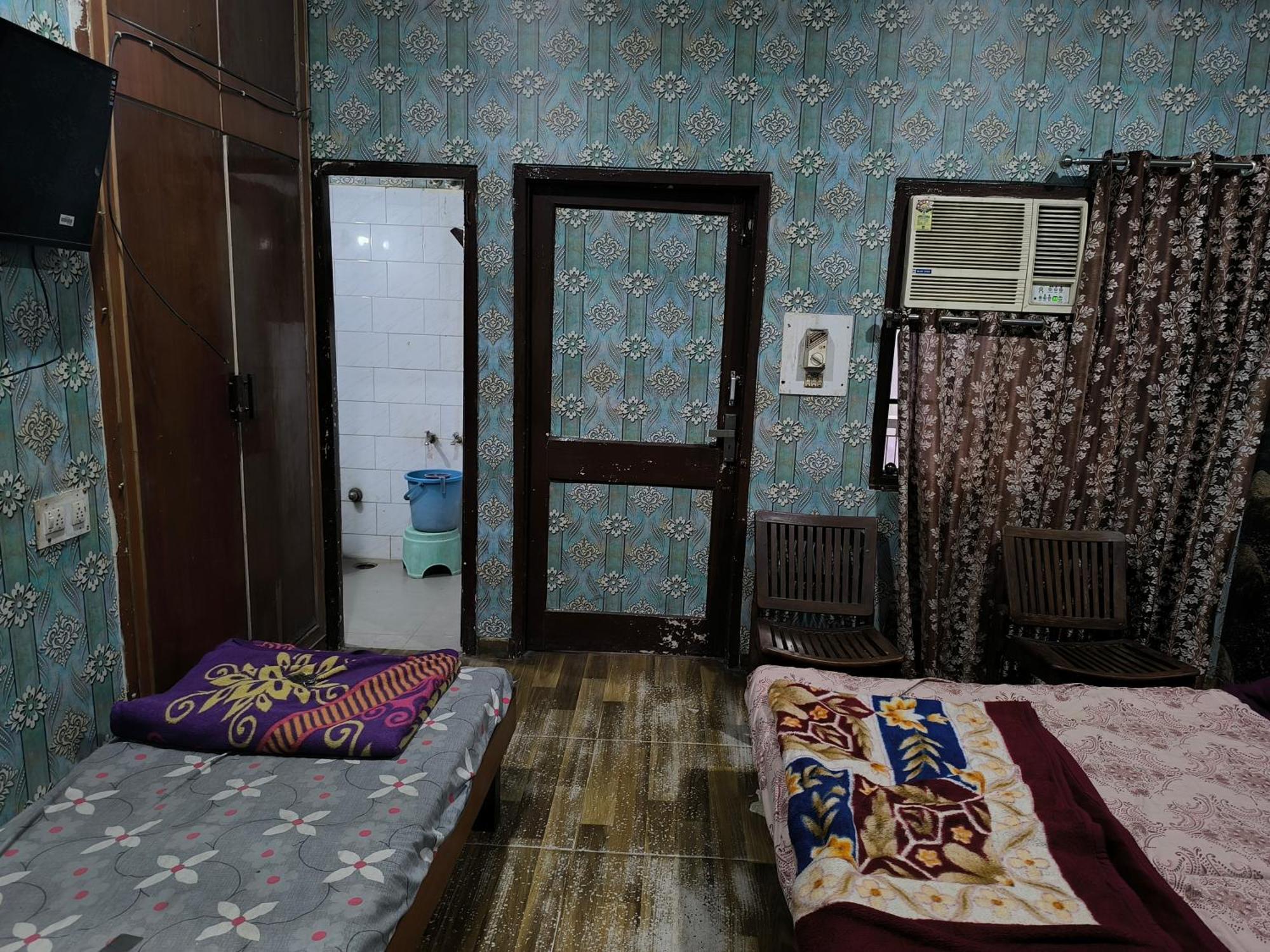 Hotel Jogi Guest House Welcome All Families, Friends, Groups, Couples, Singles Fully Airconditioner, Attach Washrooms, Lift, Wifi, 24 Hours Room Service, Power Backup อัมริตสา ภายนอก รูปภาพ