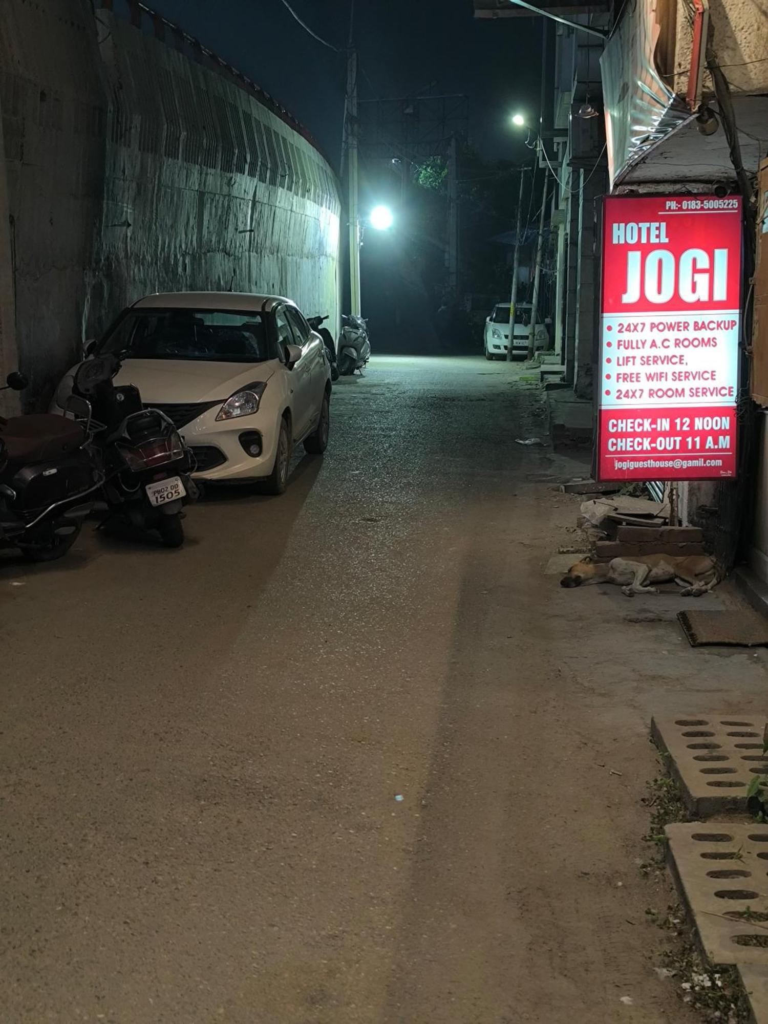 Hotel Jogi Guest House Welcome All Families, Friends, Groups, Couples, Singles Fully Airconditioner, Attach Washrooms, Lift, Wifi, 24 Hours Room Service, Power Backup อัมริตสา ภายนอก รูปภาพ