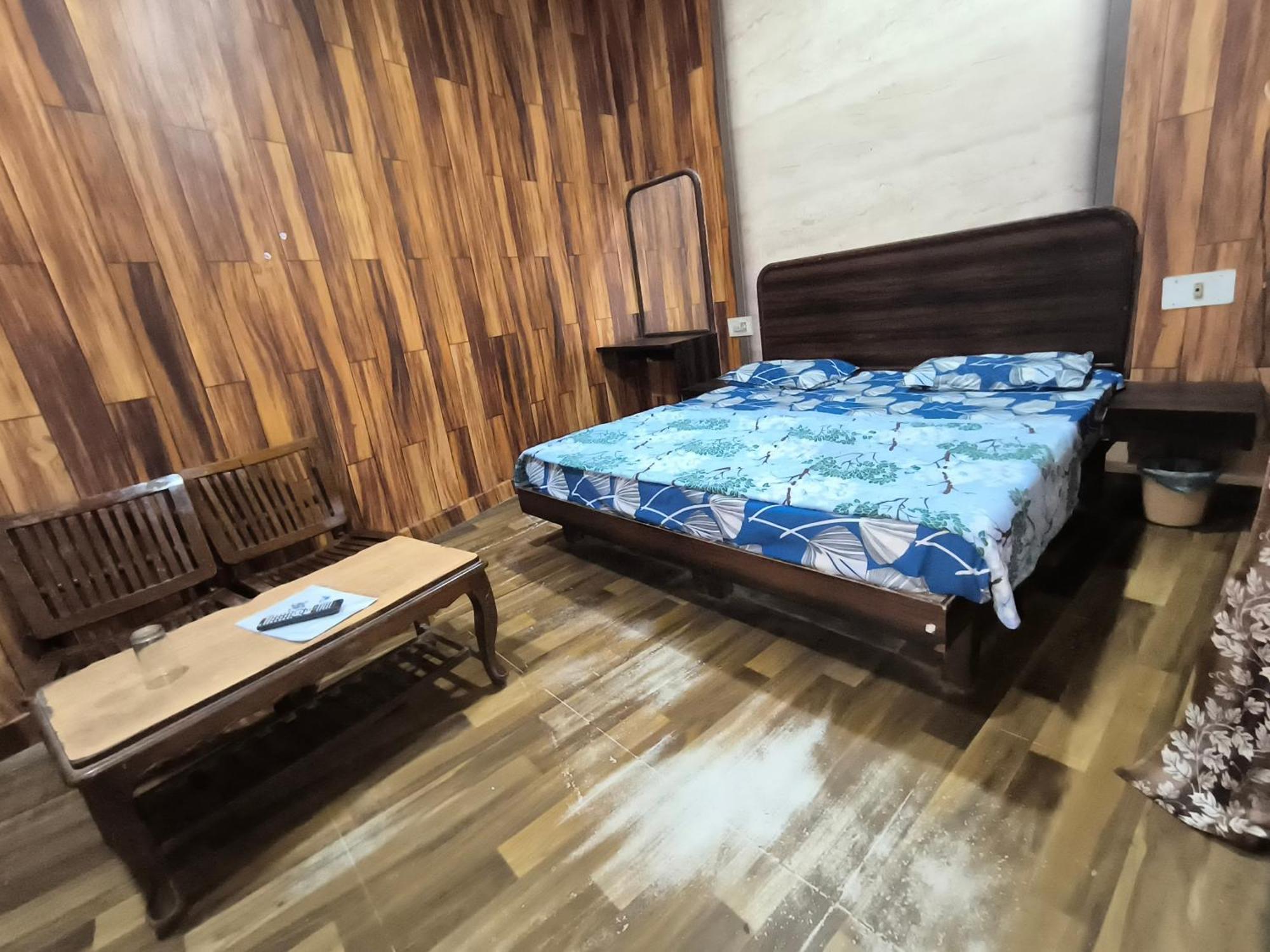 Hotel Jogi Guest House Welcome All Families, Friends, Groups, Couples, Singles Fully Airconditioner, Attach Washrooms, Lift, Wifi, 24 Hours Room Service, Power Backup อัมริตสา ห้อง รูปภาพ